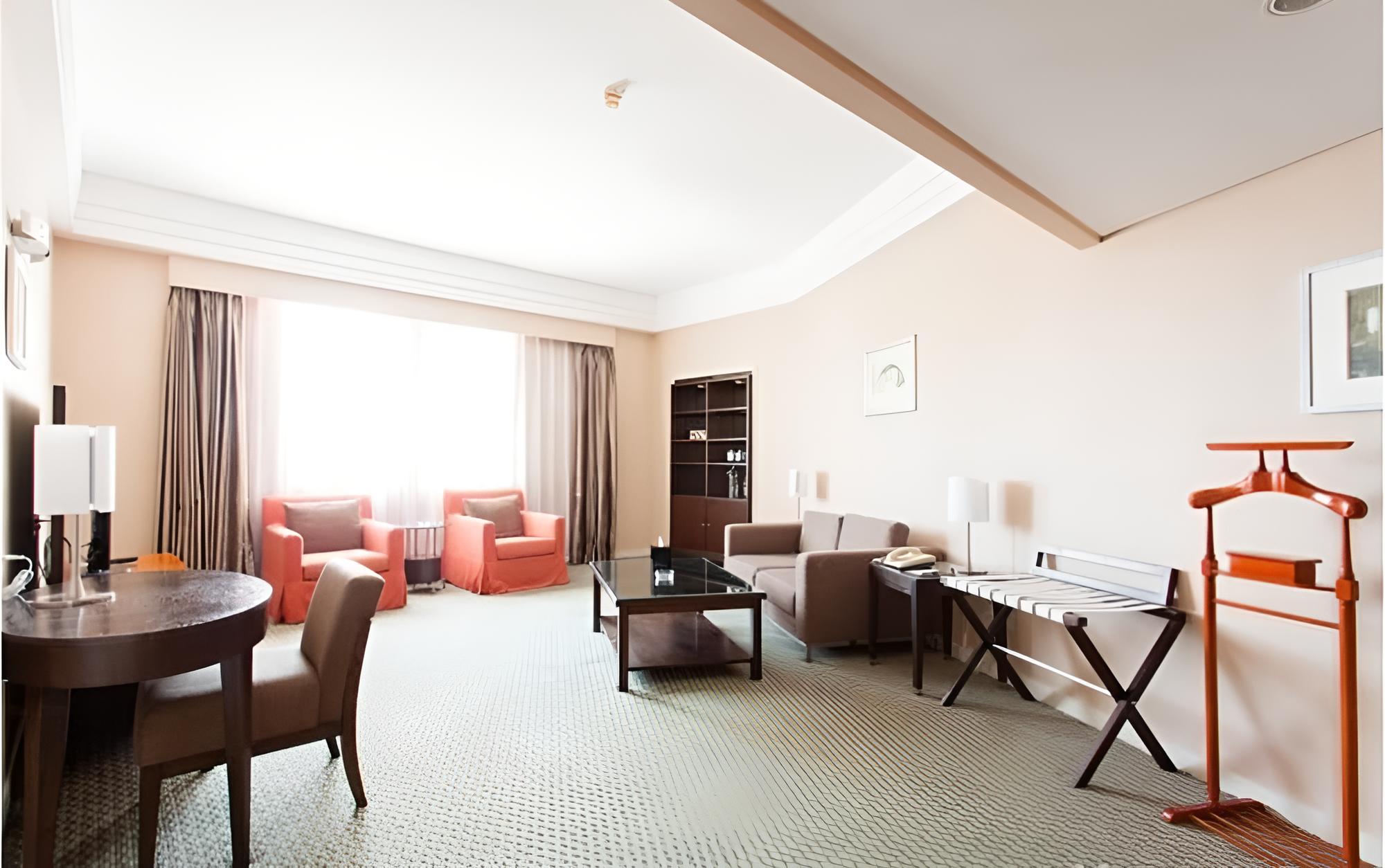 Golden Coast Lawton Hotel