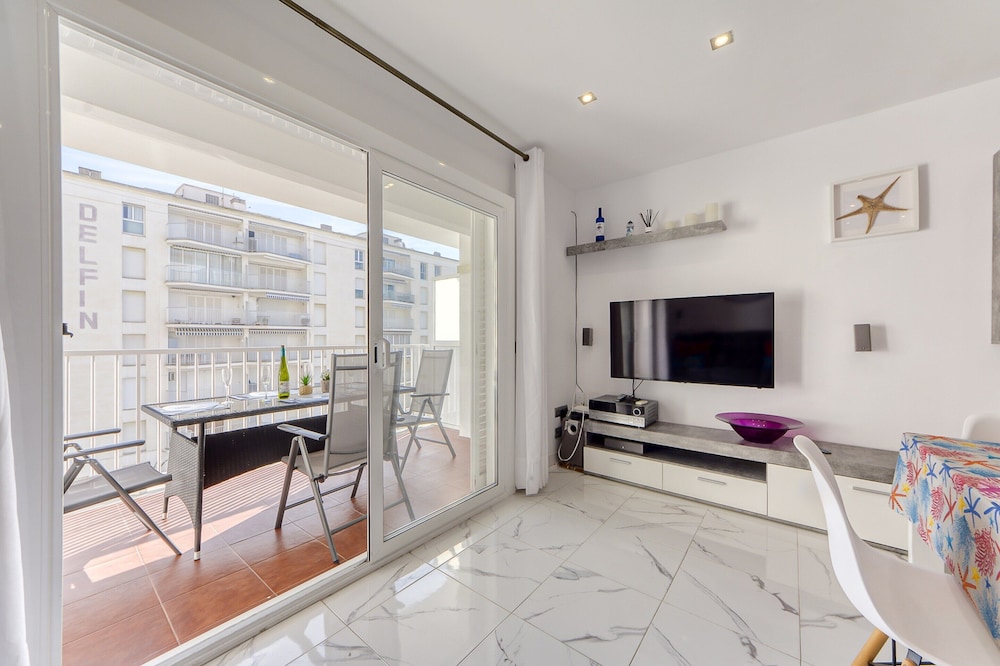 Apartment in Roses With Stunning Beachfront Views