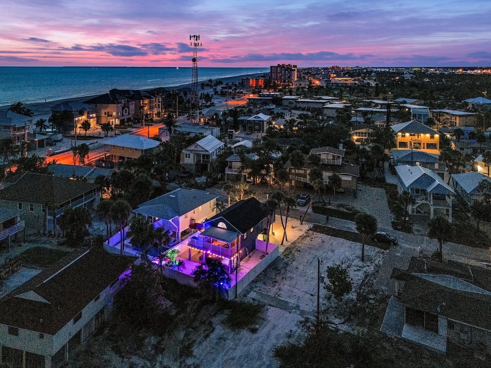 130 Tiki Tides: 2br W/ Outdoor Tiki Bar! 2 Bedroom Home