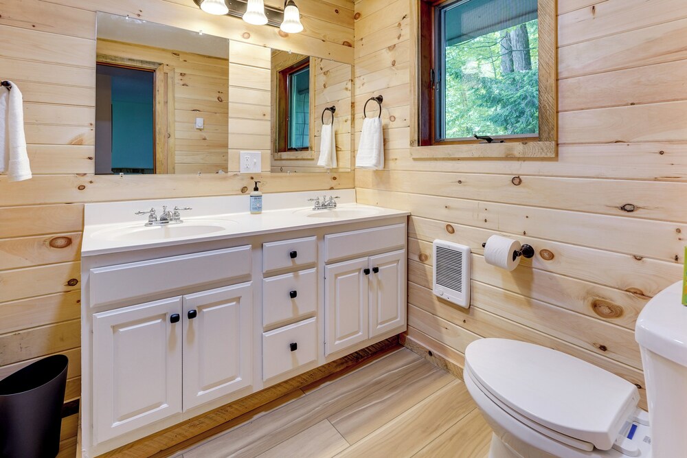 Annabessacook Lake Retreat w/ Deck: Pets Welcome!