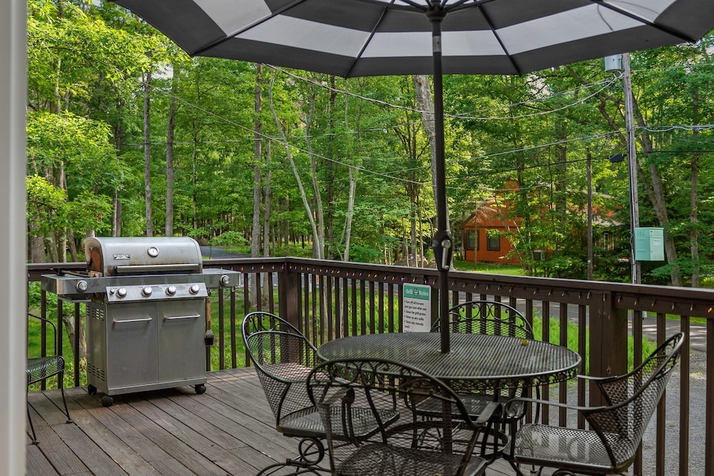 Alpine Serenity by Avantstay Beach Lake Access Theater Deck Playroom