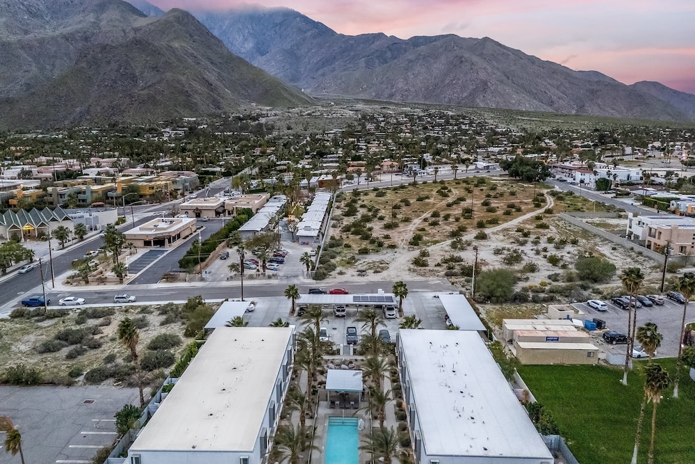 Zanjero by Avantstay Mins From Downtown Palm Springs Private Terrace, Shared Pool view 3