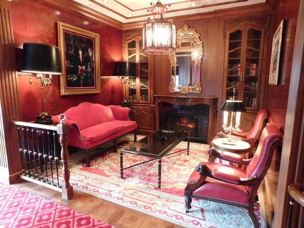 Monterey Vacations - Pine Inn - Property Image 4