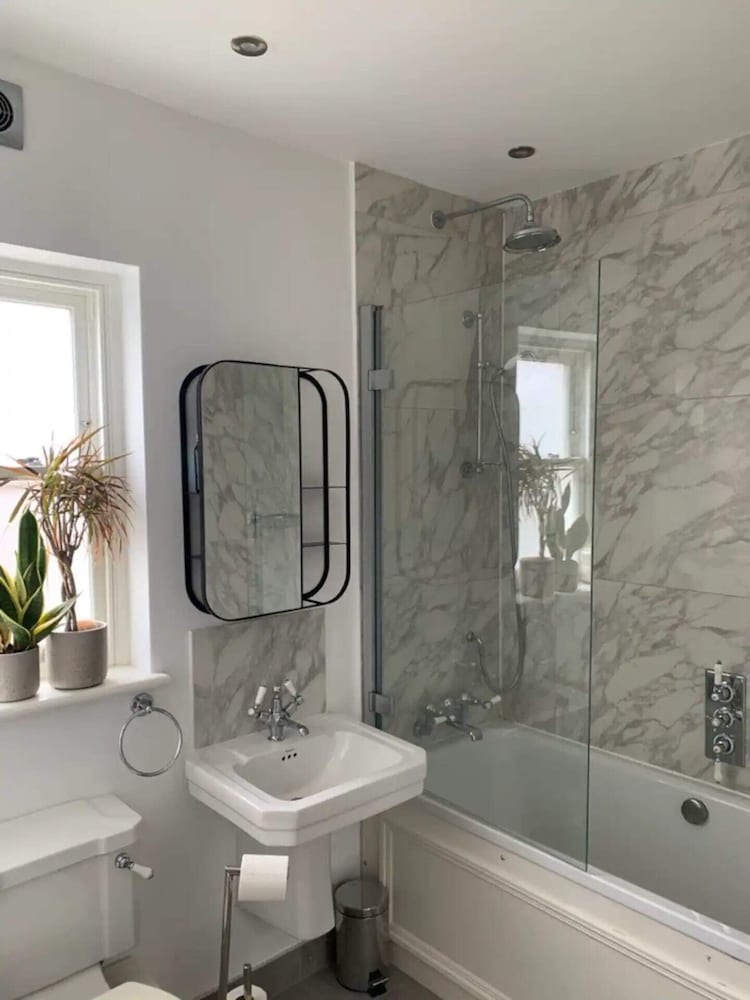 Serene 1BD Flat in Putney