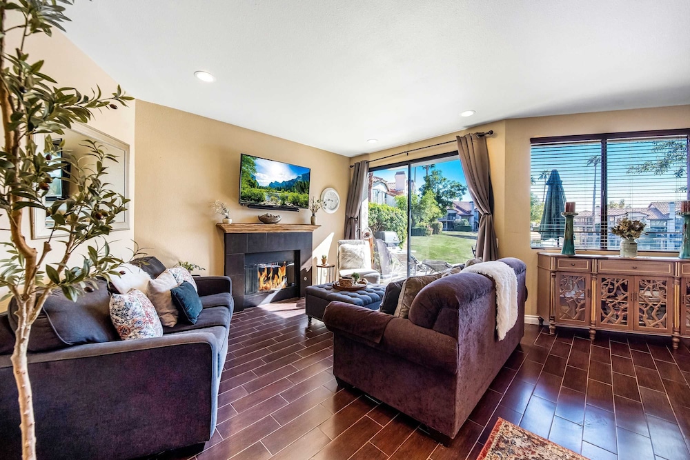 Cozy Lakeside Retreat in PGA West Bbq Scenic Views