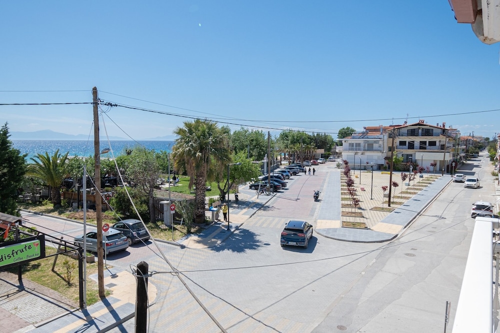 Tommy Seafront No 5 by Rentalspro - Nea Flogita