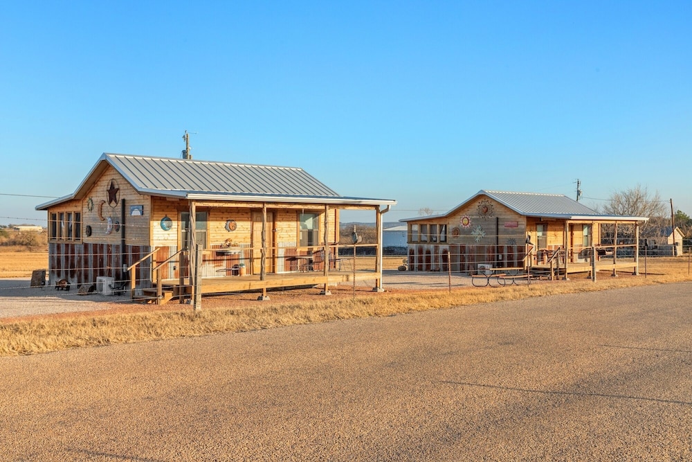 Hollmig-the Gathering Place 3 Bedroom Home by RedAwning view 3