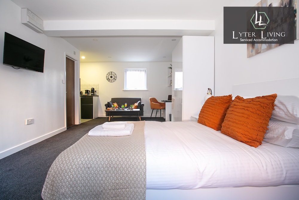 Leicester's Lyter living Serviced apartments Opposite Leicester Railway Station view 4