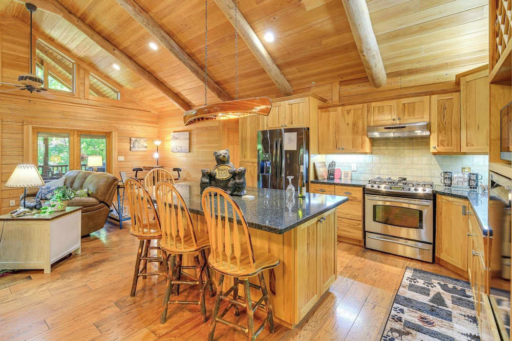 Near Boone-custom Built Cabin: 3 BR 3 BA W/hot Tub
