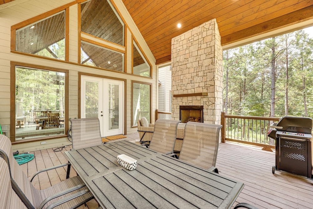 Private Hot Tub: Home 13 Mi to Broken Bow Lake