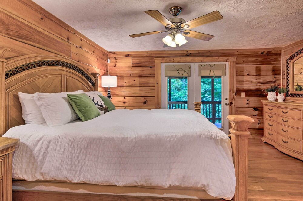 Charming Mtn Cabin 2 Mi From Downtown Boone! view 2
