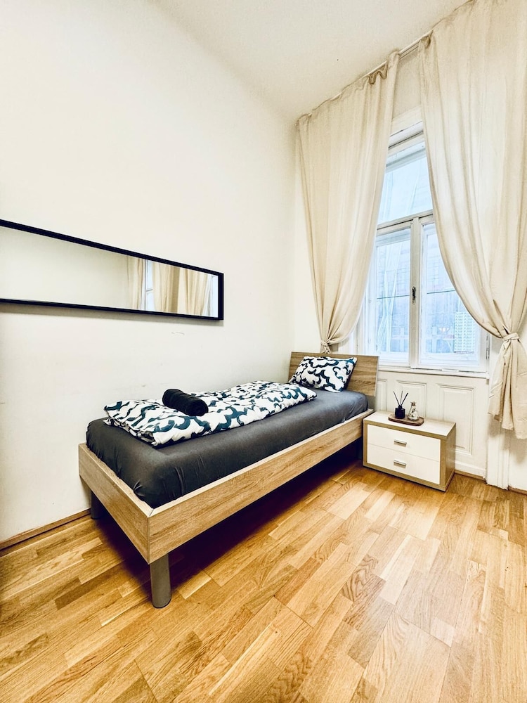 Affordable Stay Walk to Stadthalle