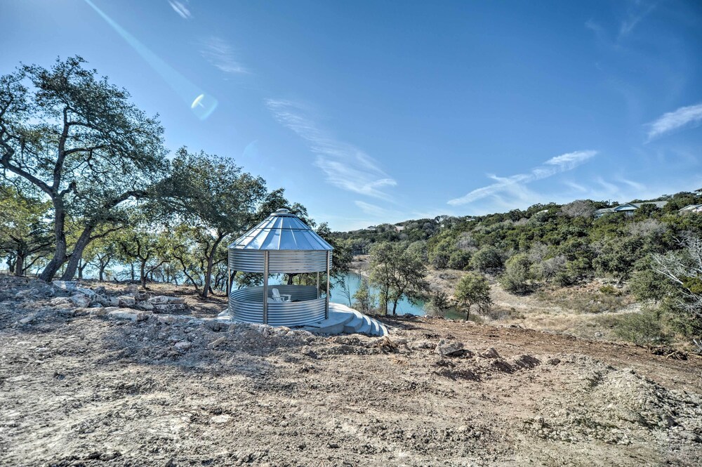 Modern Studio w/ Mtn Views & Lake On-site!