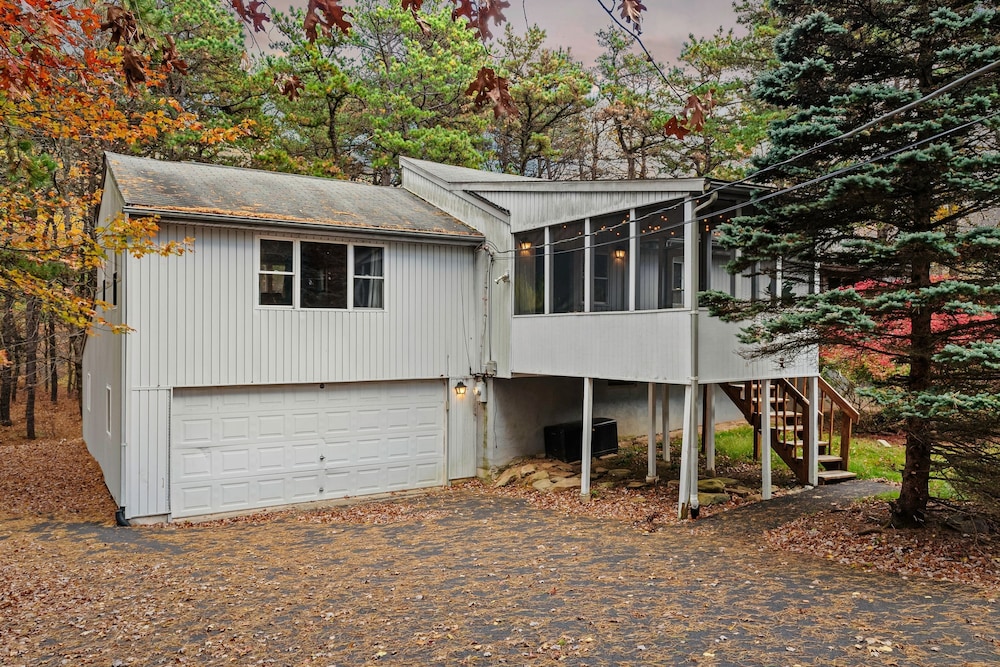Mohegan by Avantstay Private Dock Firepit Community Pool Beach