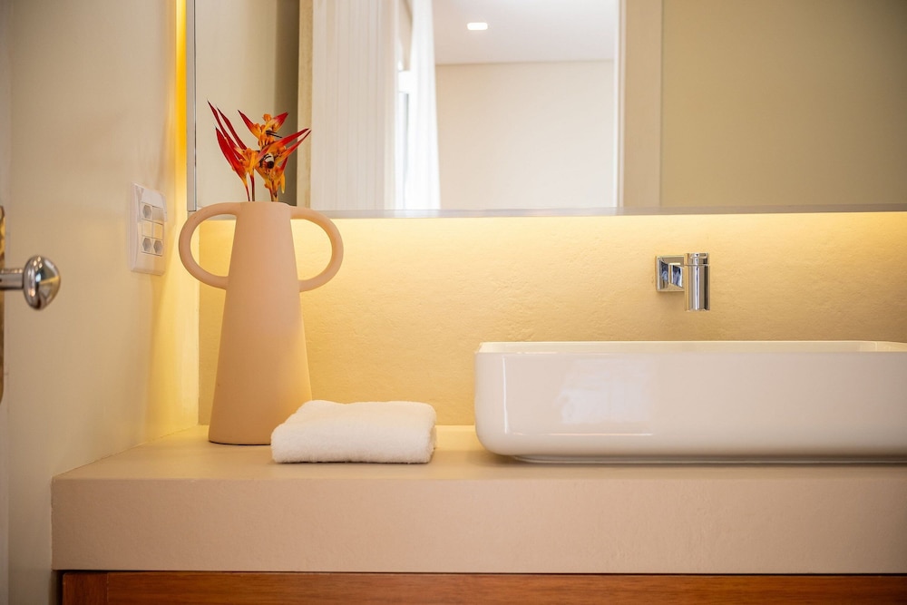 Angra - Mombaça | Mansão Espetacular Beira-Mar, 7 Suites - por Casapē Rio