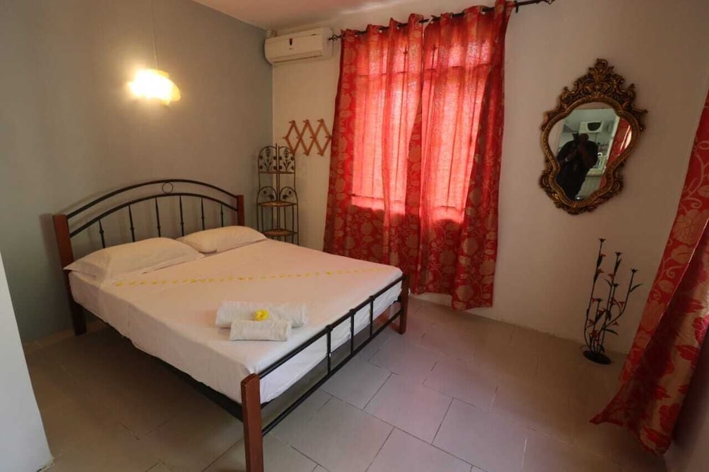Isola Bella Luxury Villa view 4