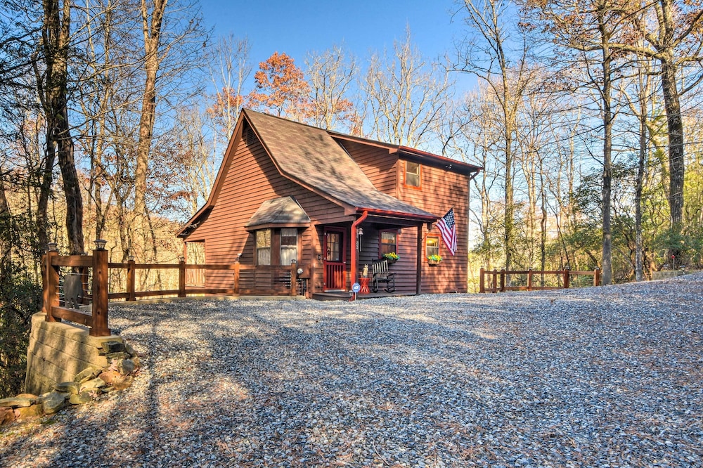 Family-friendly Cabin ~ 1 Mile to Hike & Swim! view 3