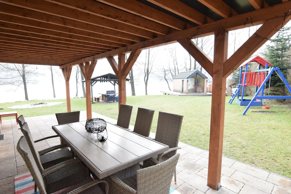 Holiday Home on the Lake Shore, Sauna, Jacuzzi
