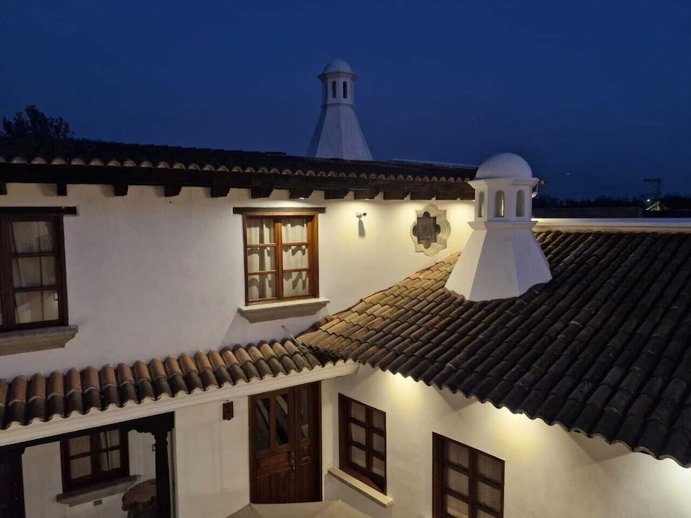 Cozy Colonial Style Azotea Apartments