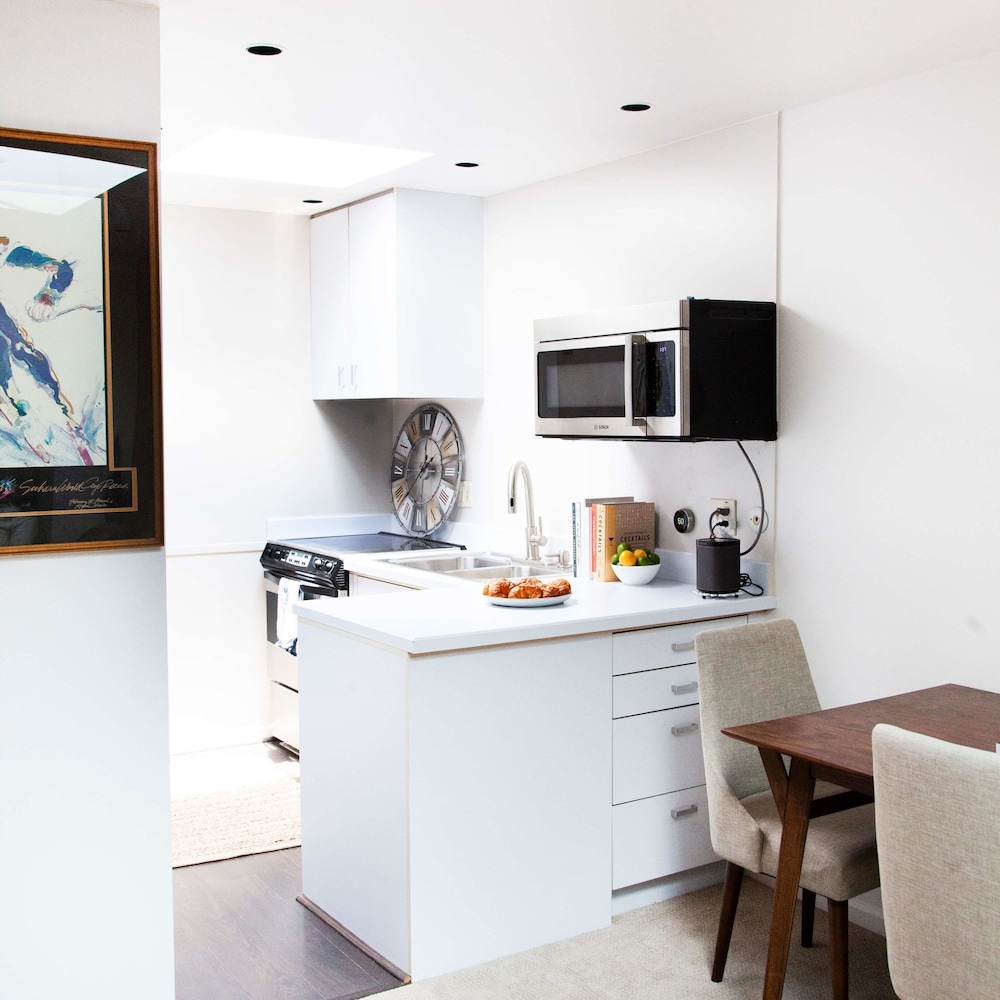 Cooper Crest by Rove Travel 1BR Condo w Balcony view 5