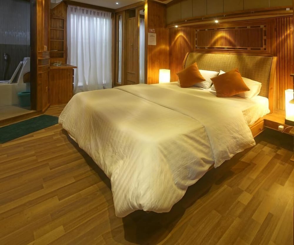 Eureka Serenity Athiri Inn
