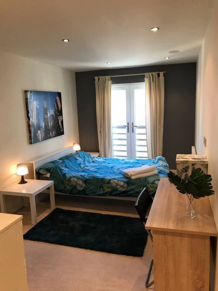 Apartment-sleeps4-balcony-parking-petsok view 4