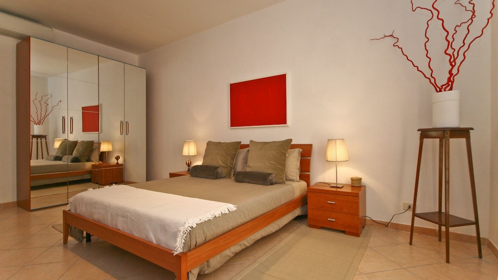 Rental In Rome Red & White Apartment