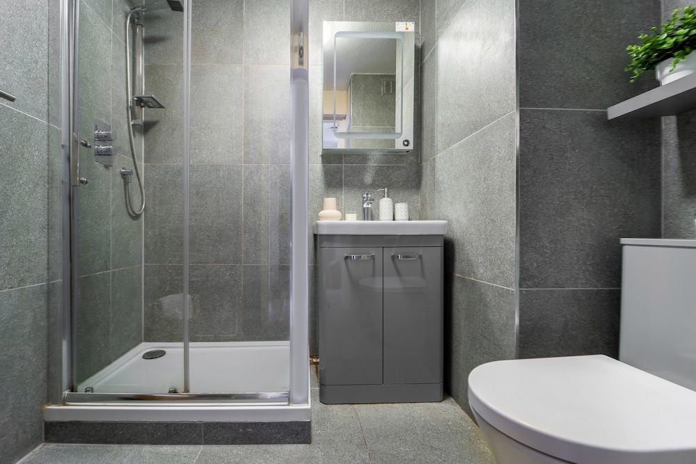 Stylish 1-Bedroom with Balcony near Soho