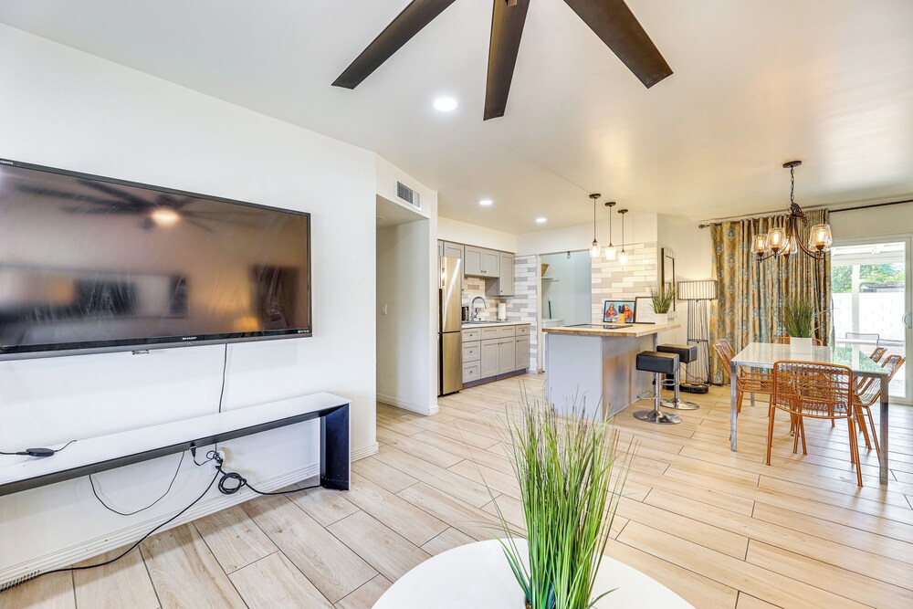 3 Mi to Dtwn Mesa: Home w/ Fenced Backyard!