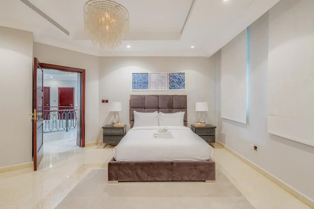 Prvt Pool Beach in Luxury Palm Jumeirah Villa