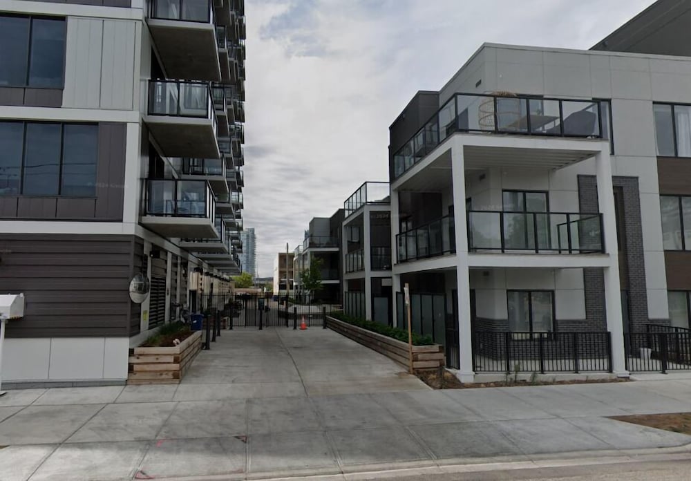 Chic Modern Condo in Downtown Calgary