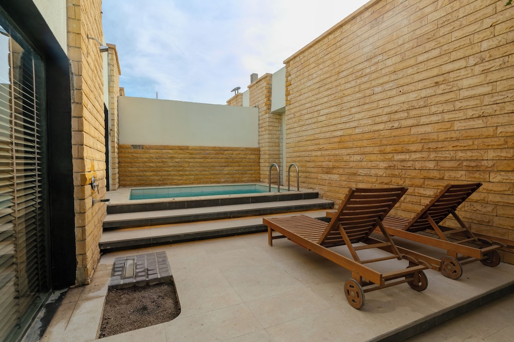 Portal Chalets With Private Pool-AlRawda