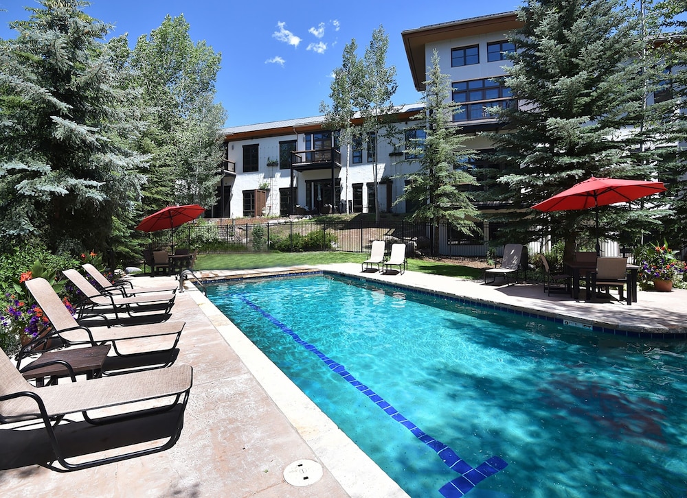 Brookside Townhome 103 3 Bedroom Townhouse