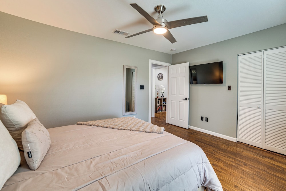 Walk to East Texas A&m! Home w/ Pet-friendly Yard