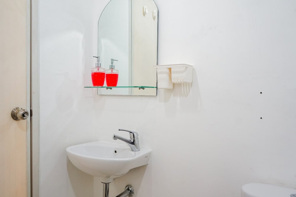 Comfy and Modern 2BR Apartment at Aeropolis Residence view 3