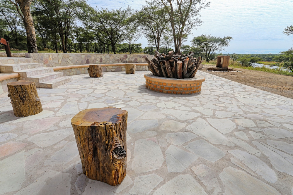 Mumba Lodge by Flow