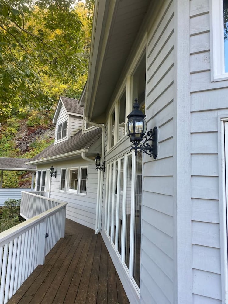 5 BR House- Mt Mitchell Golf Course on the River