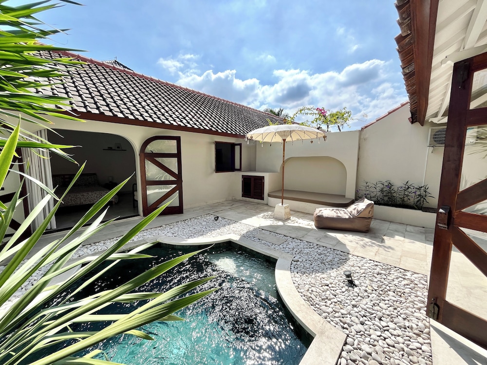 Charming Two Bedroom Villa Near Seminyak
