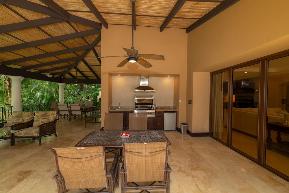 - Casa Zafiro 7 Bedrooms Private Pool