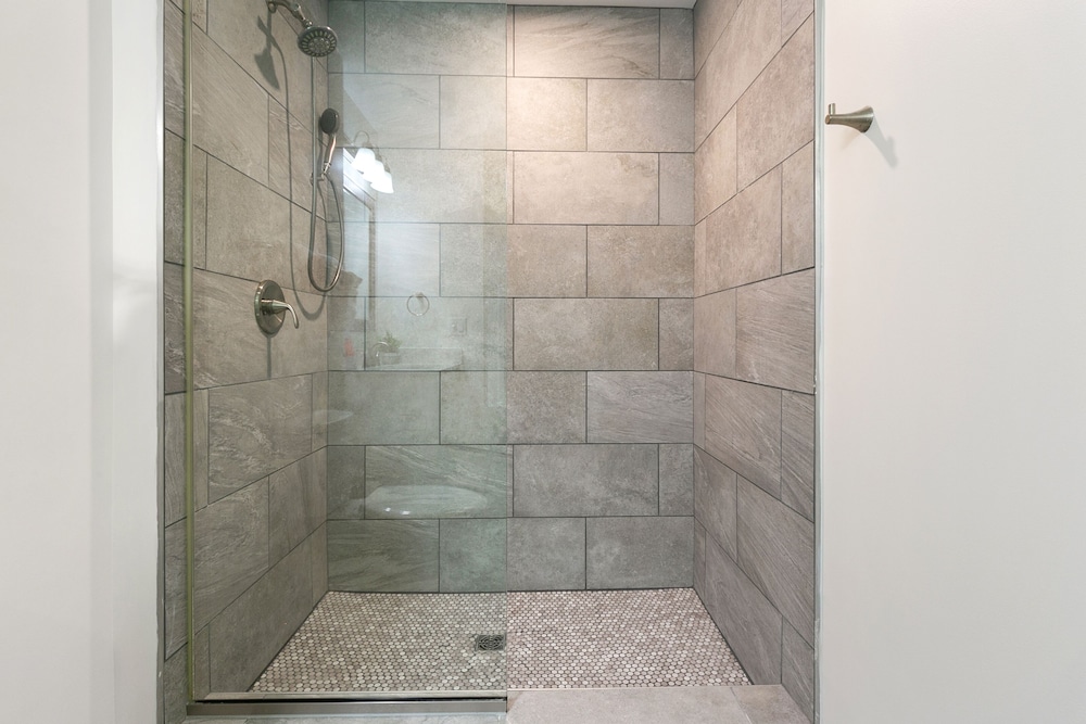 New Orleans Vacations - Modern 4BR Condo in the Heart of NOLA - Property Image 10