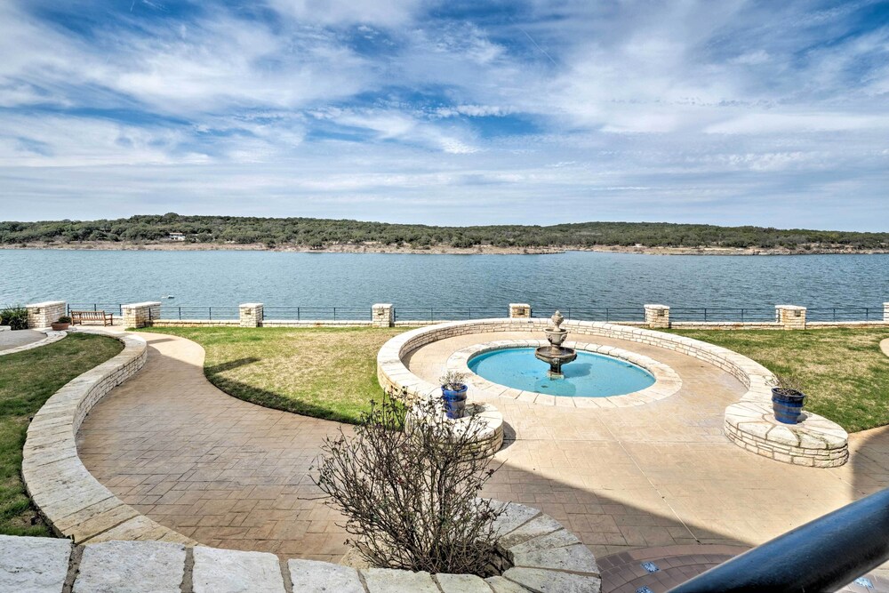 Lakefront Lago Vista Condo w/ Resort Amenities! - Property Image 5