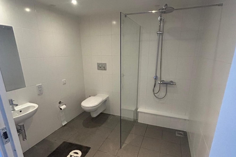 Liverpool City Center Apartment With Views