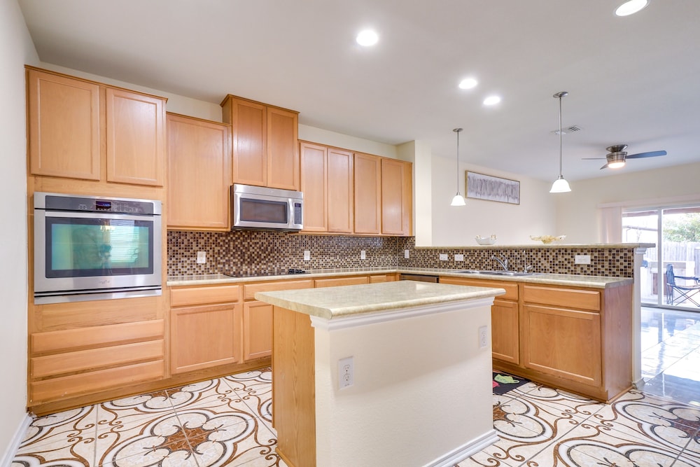 Pet-friendly Round Rock House w/ Fenced Backyard! view 2