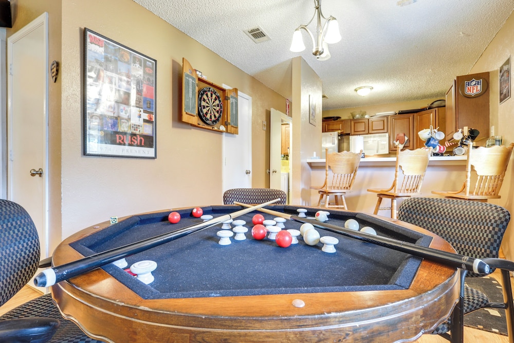 4 Blocks to At&t Stadium: Home w/ Bbq-ready Yard!
