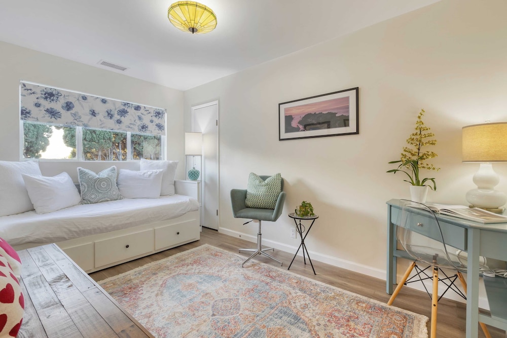 Hummingbird Haven by Avantstay Dog-friendly, Near the Beach, Huge Yard+hot Tub