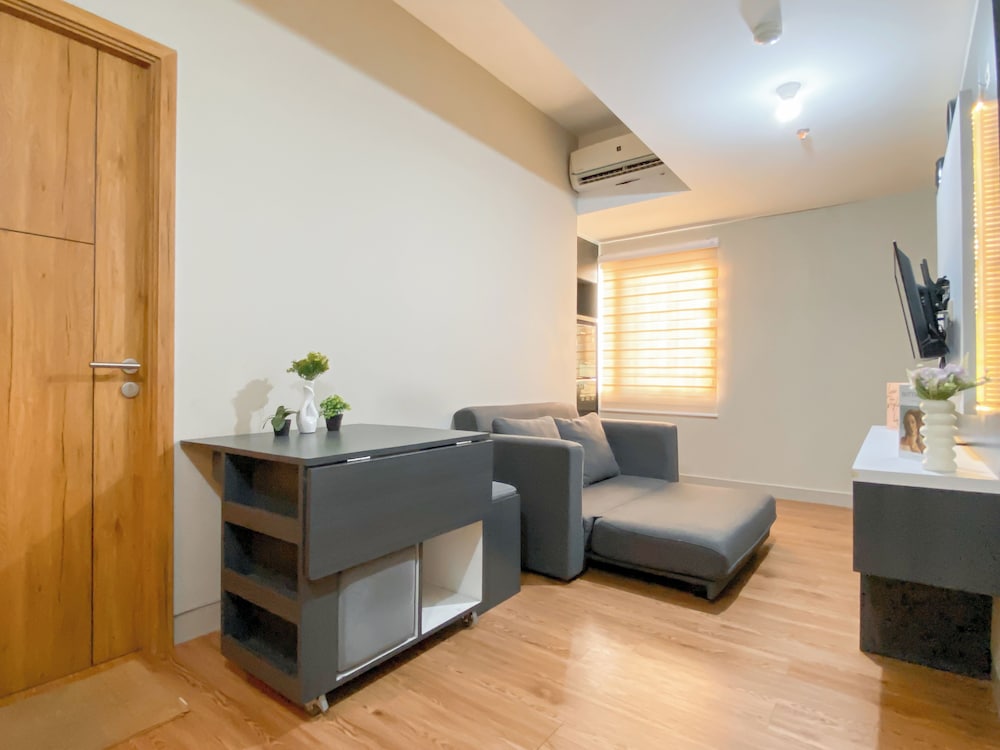 Great Choice 2Br At Lrt City Jatibening Apartment