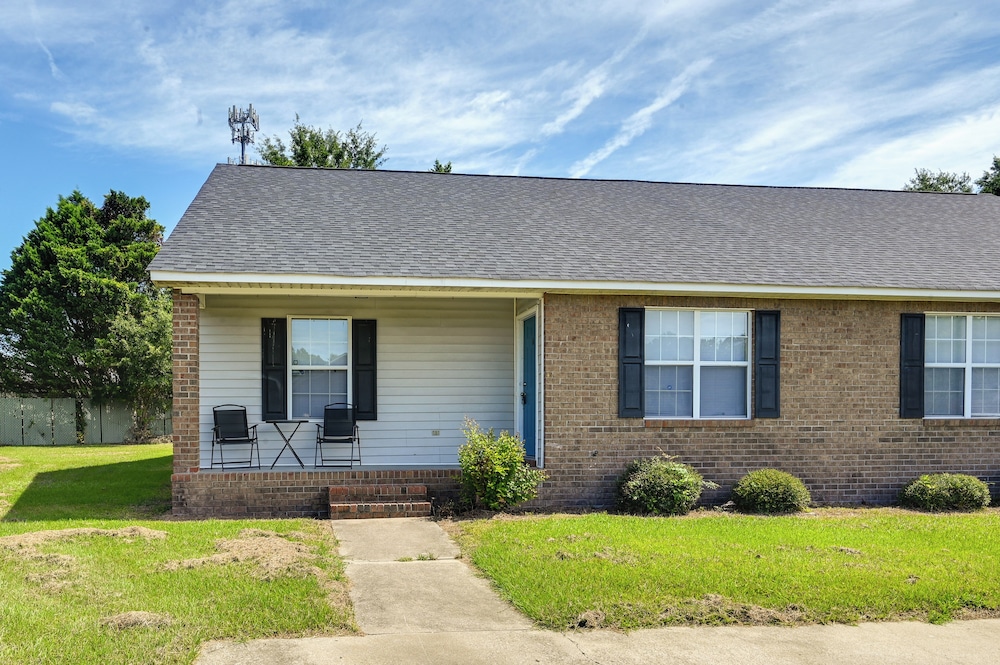 Pirate Game Day Base: Greenville Home Near Campus!