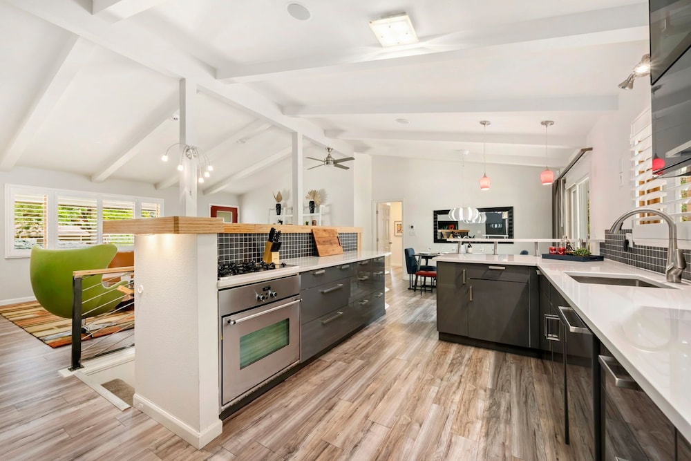 The Foundry Escape - Hot Tub, Bikes & Game Room