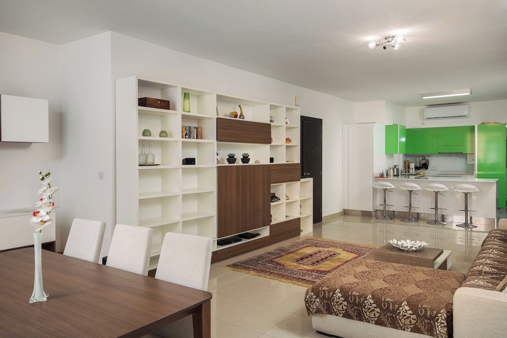 Luxury 3 BR Apartment - heart of Sliema