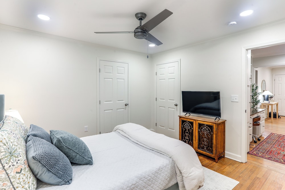 2 Mi to Ole Miss: Modern Home in Historic District